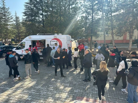 KIZILAY MERAM ŞUBESİNDEN ÇORBA İKRAMI